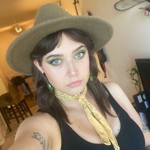 Meet your Posher, Megan